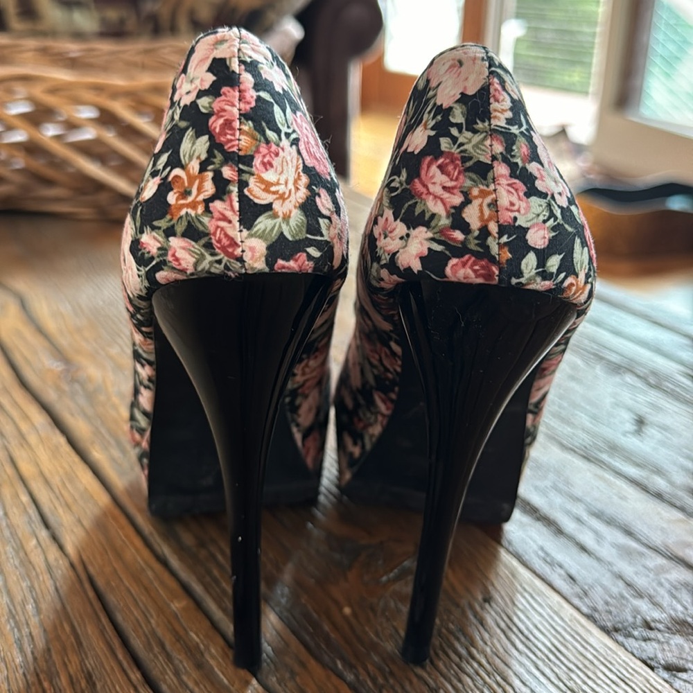 Super cute floral stilettos - Picture 3 of 4